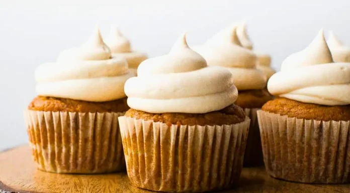Pumpkin Cupcakes With Cream Cheese Frosting Pumpkin Cupcakes with Cream Cheese Frosting Recipe